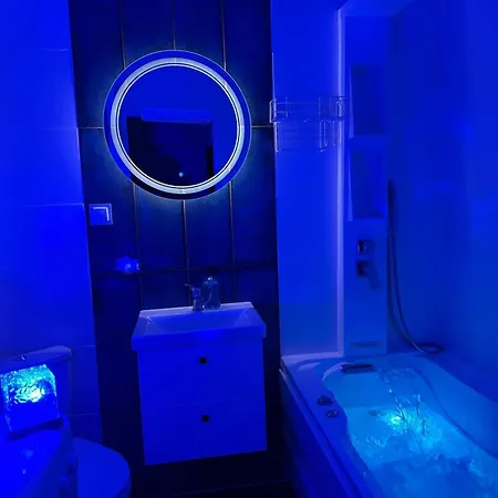 Junglespa Z Prywatnym Jacuzzi Centrum Samodzielne Zameldowanie I Bezplatny Parking Βρότσλαβ