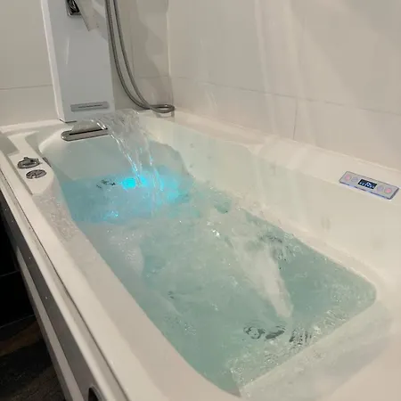 Διαμέρισμα Junglespa Z Prywatnym Jacuzzi Centrum Samodzielne Zameldowanie I Bezplatny Parking *